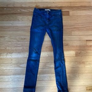 Abercrombie Jeggings with light pink stitching on pockets. Size 12 slim.